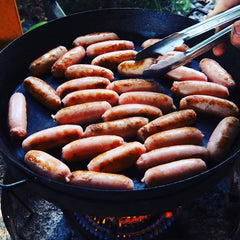 www.aussiecampfirekitchens.com BBQ Pan snag cook up