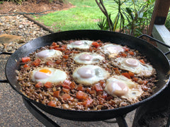 www.aussiecampfirekitchens.com BBQ Pan cooking a Breakfast meal