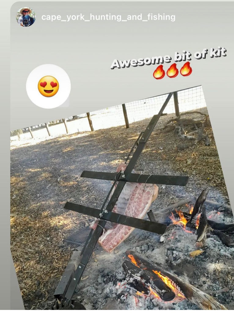 A portable black metal base supporting a grill above it, with a fire in front and the text 'ASADO PORTABLE BIT OF KIT' from a previous post in the background.