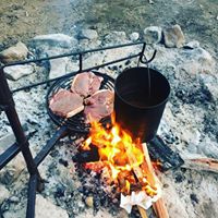 Swinging Hot Plate & Grill, BBQ Pan with Camp Oven Hook & Gloves. 100% Australian Made & Owned. Aussie Campfire Kitchens.  www.aussiecampfirekitchens.com