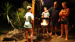 www.aussiecampfirekitchens.com Australian Made & Owned Aussie BBQ Pan