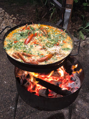 www.aussiecampfirekitchens.com CHILLI MUDCRAB in the ACK BBQ PAN using the CAMPING FIRE PIT 