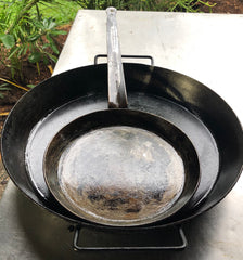 www.aussiecampfirekitchens.com BBQ PAN & SKILLET come in a 2 pan set